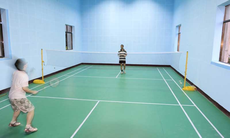 羽毛球塑胶免费P站视频怎样施工不易鼓包